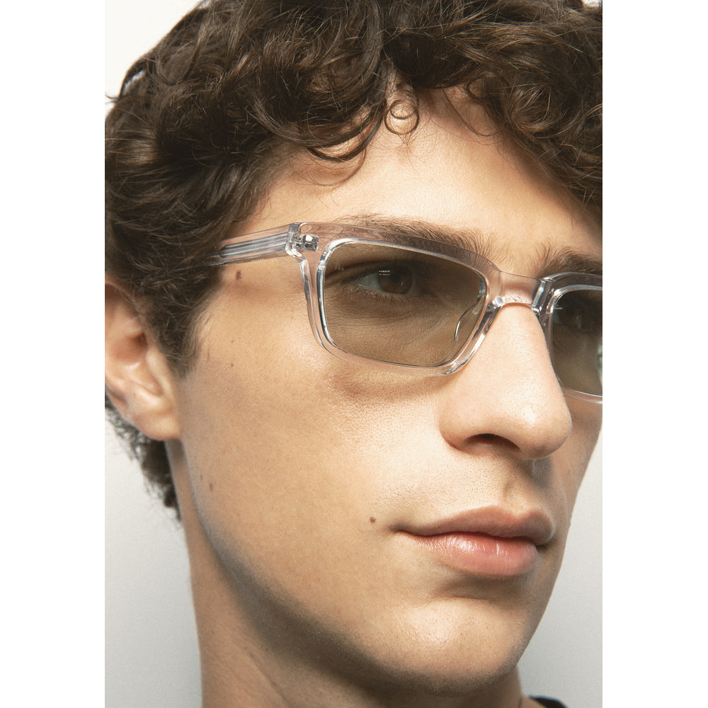 Kaleos Delgado Cristal Photochromique 04 portée, détail - Les Lunettes de Pauline