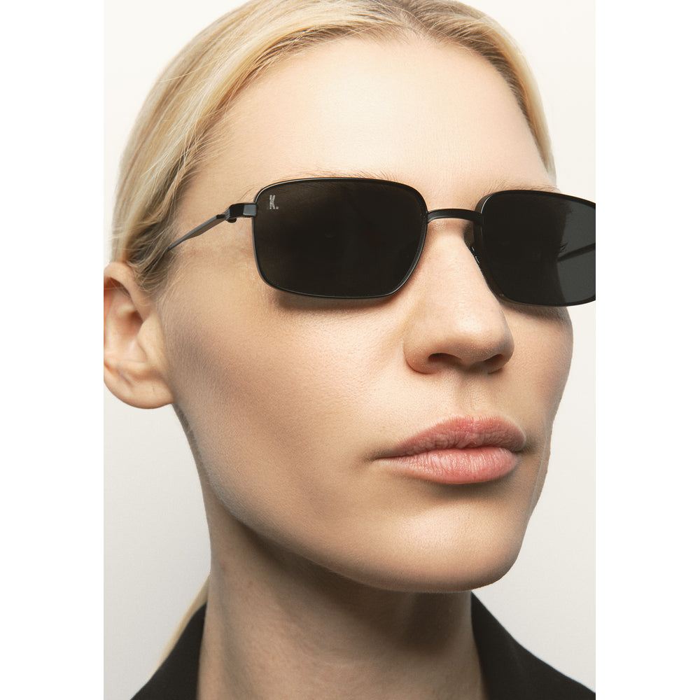 Kaleos Alton Titane Noir Mat Minéral 01 portée, trois-quarts - Les Lunettes de Pauline