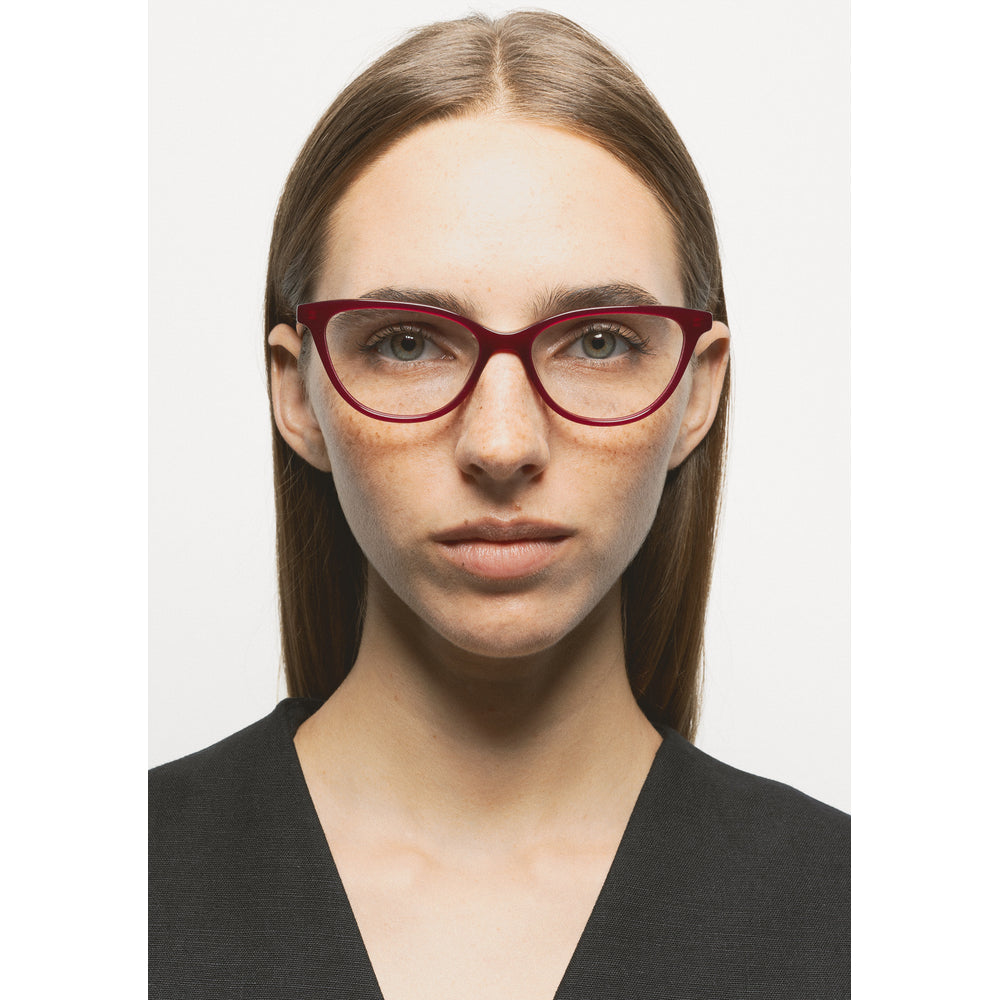 Kaleos Staples Cerise Laiteux 03 portée - Les Lunettes de Pauline