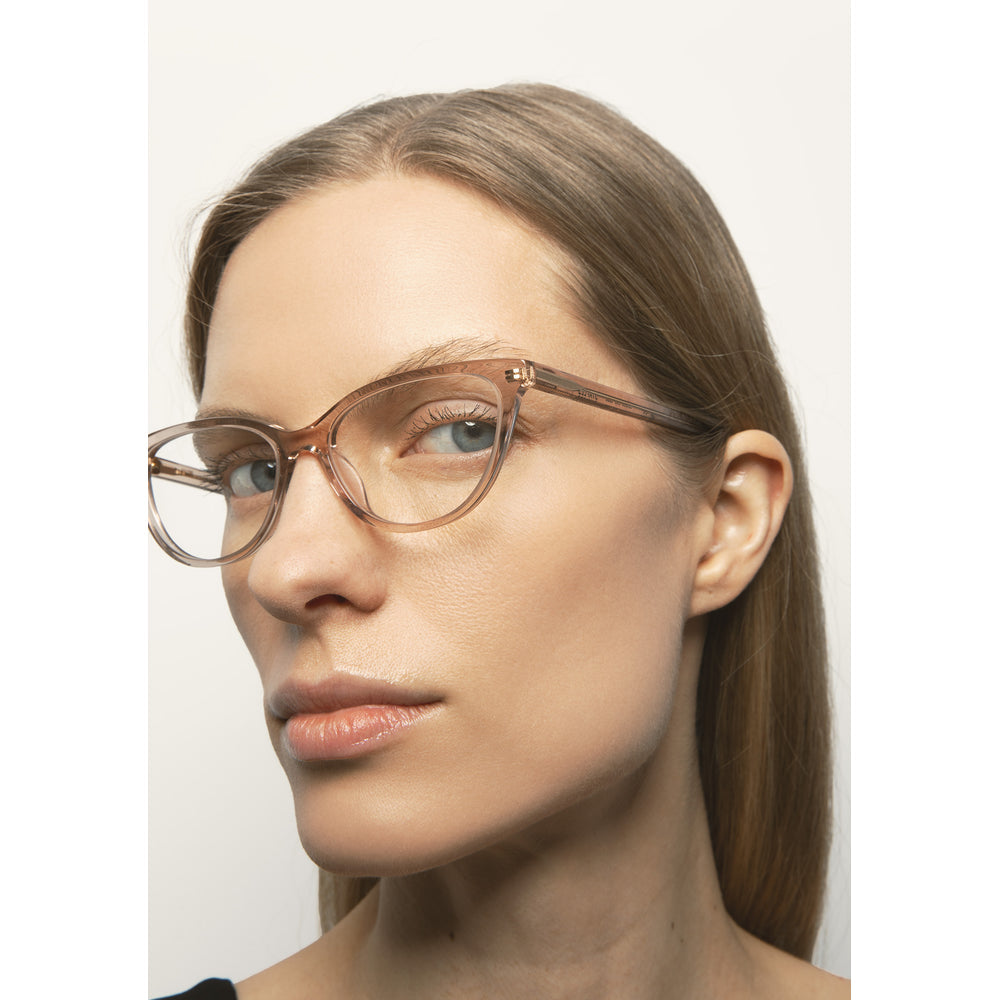Kaleos Staples Nude Cristal 06 portée, trois-quarts - Les Lunettes de Pauline