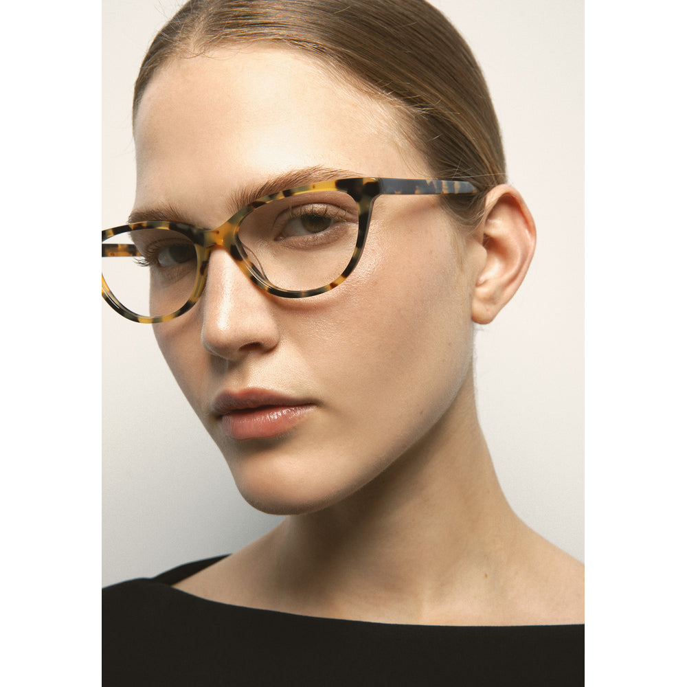 Kaleos Staples Havane Moucheté 07 portée, trois-quarts - Les Lunettes de Pauline