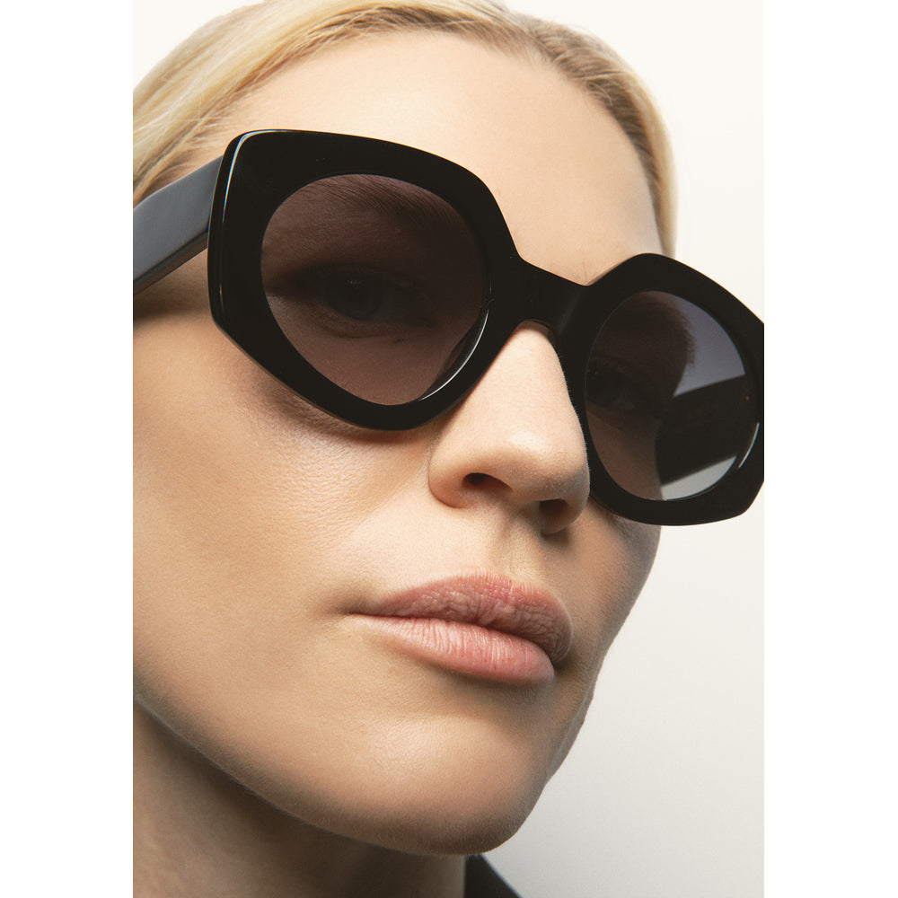 Kaleos Almeida Noir 01 portée, trois-quarts - Les Lunettes de Pauline
