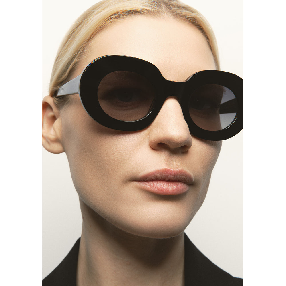 Kaleos Darling Noir 01 portée, trois-quarts - Les Lunettes de Pauline