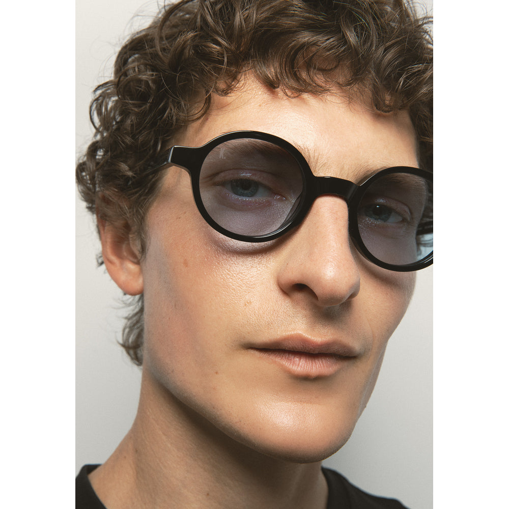 Kaleos Higgins Noir 01 portée, trois-quarts - Les Lunettes de Pauline