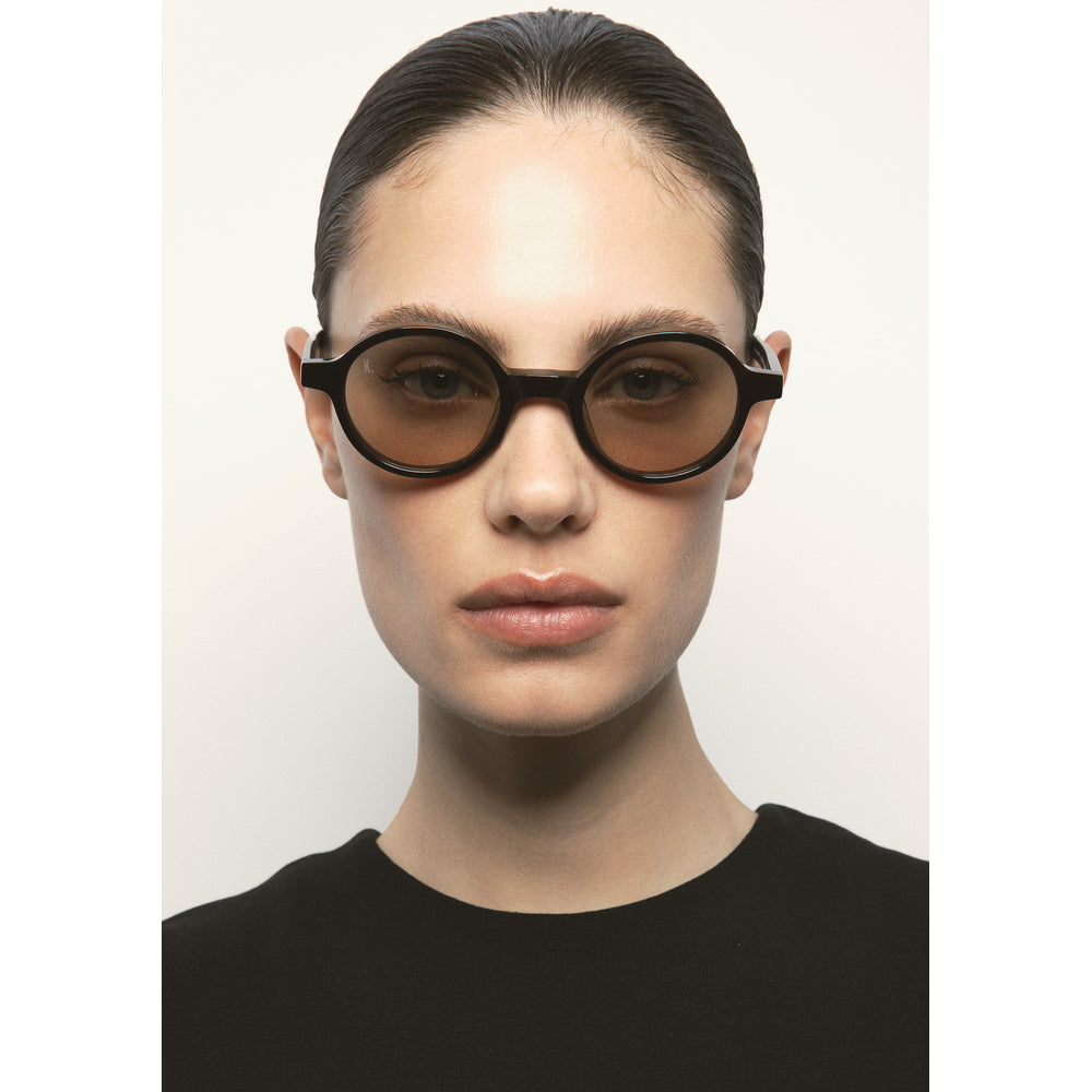 Kaleos Higgins Havane Foncé 02 portée - Les Lunettes de Pauline