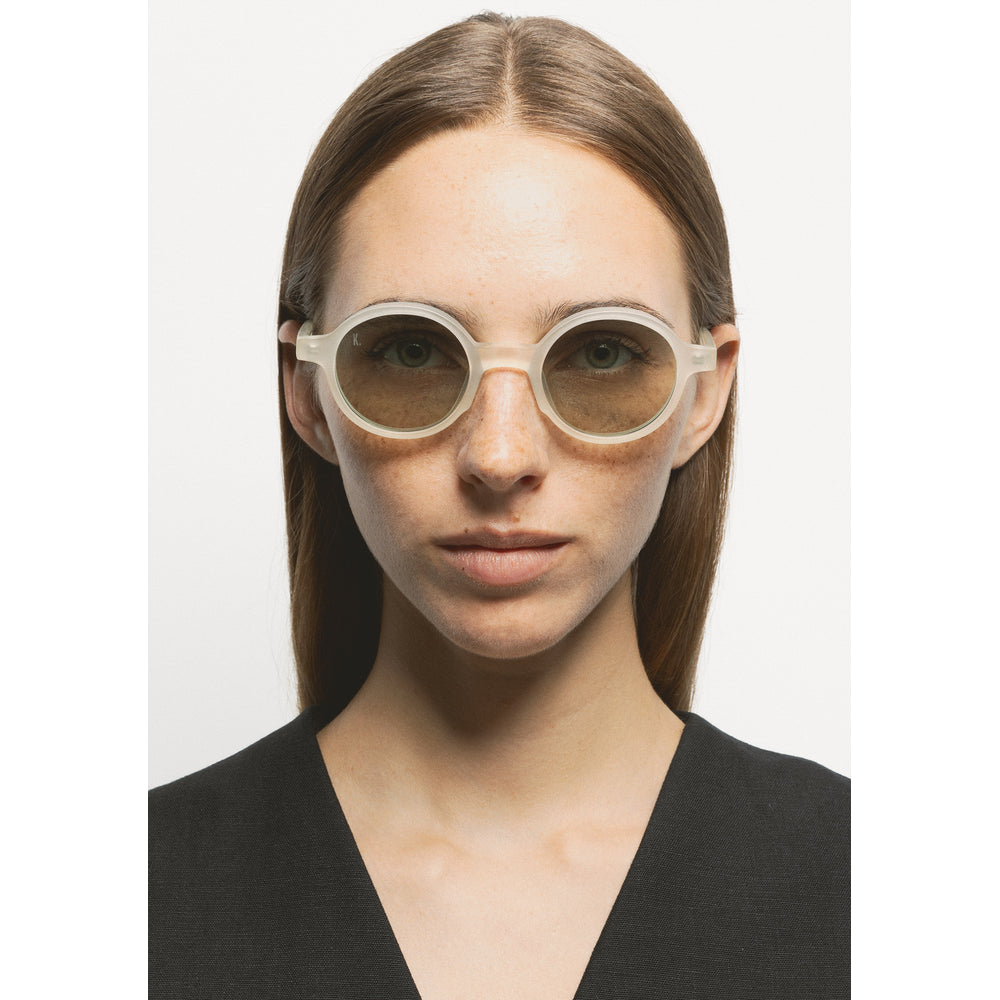 Kaleos Higgins Jaune Cristal Mat 05 portée - Les Lunettes de Pauline