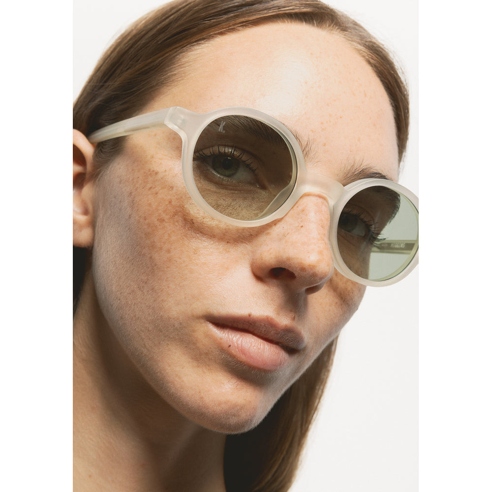 Kaleos Higgins Jaune Cristal Mat 05 portée, trois-quarts - Les Lunettes de Pauline