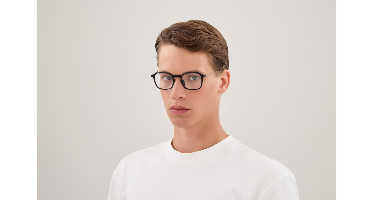 Saint Laurent Corner Angle SL 954 Noir 001 portée - Les Lunettes de Pauline