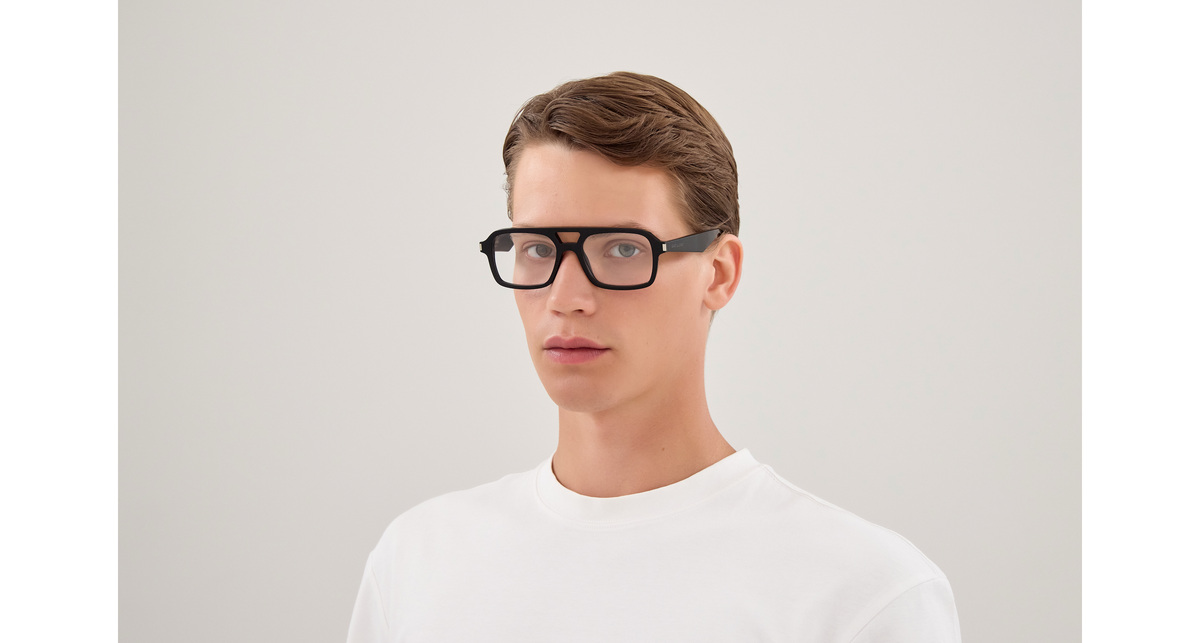 Saint Laurent Corner Angle SL 961 Noir 001 portée - Les Lunettes de Pauline
