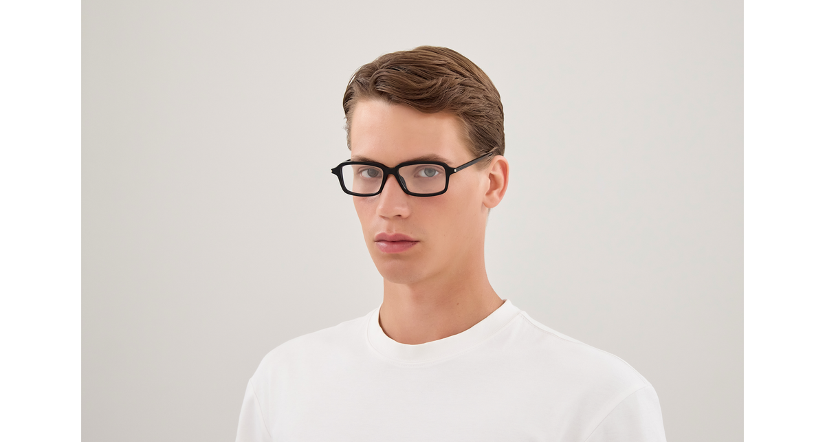 Saint Laurent Corner Angle SL 938 OPT Noir 001 portée - Les Lunettes de Pauline