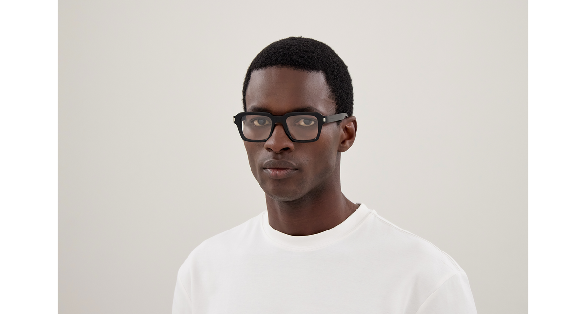 Saint Laurent Corner Angle SL 947 OPT Noir 001 portée - Les Lunettes de Pauline