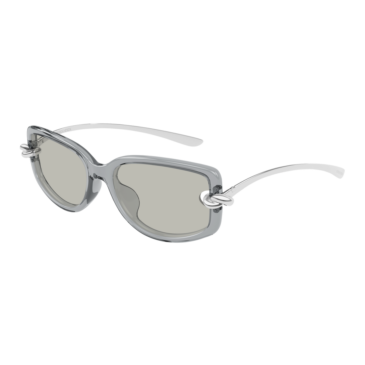 Bottega Veneta BV1440SA Gris Cristal Argenté 004 de trois-quarts - Les Lunettes de Pauline