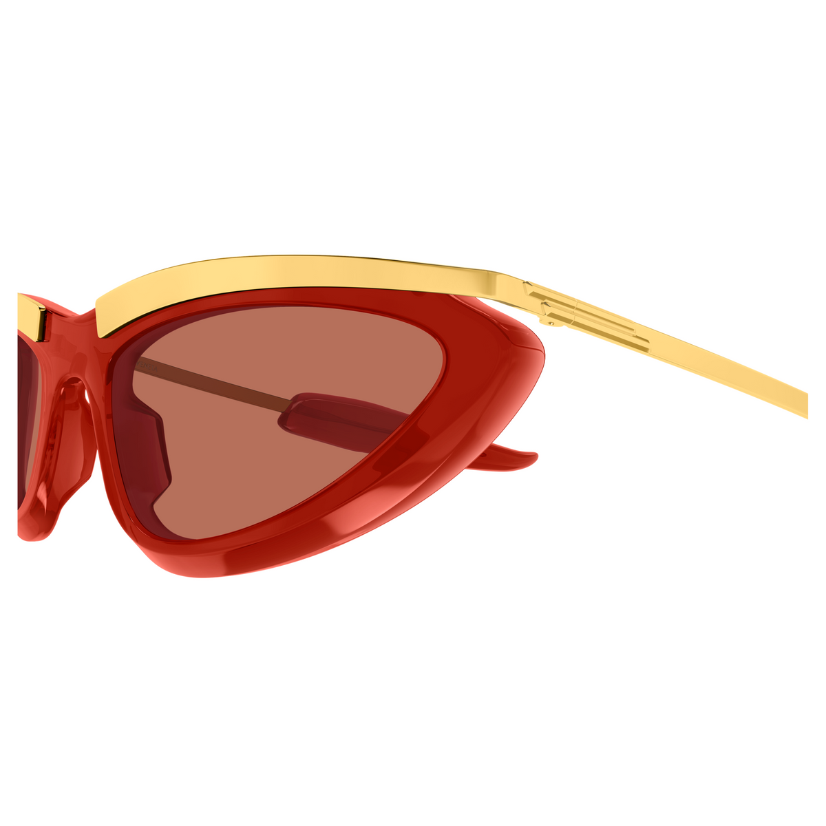 Bottega Veneta BV1477S Rouge Doré 005 en détail des branches - Les Lunettes de Pauline