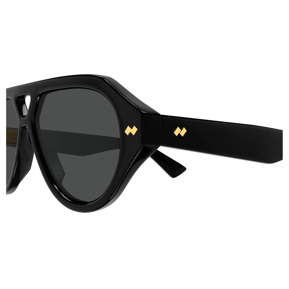 Bottega Veneta BV1485S Noir 001 en détail des branches - Les Lunettes de Pauline