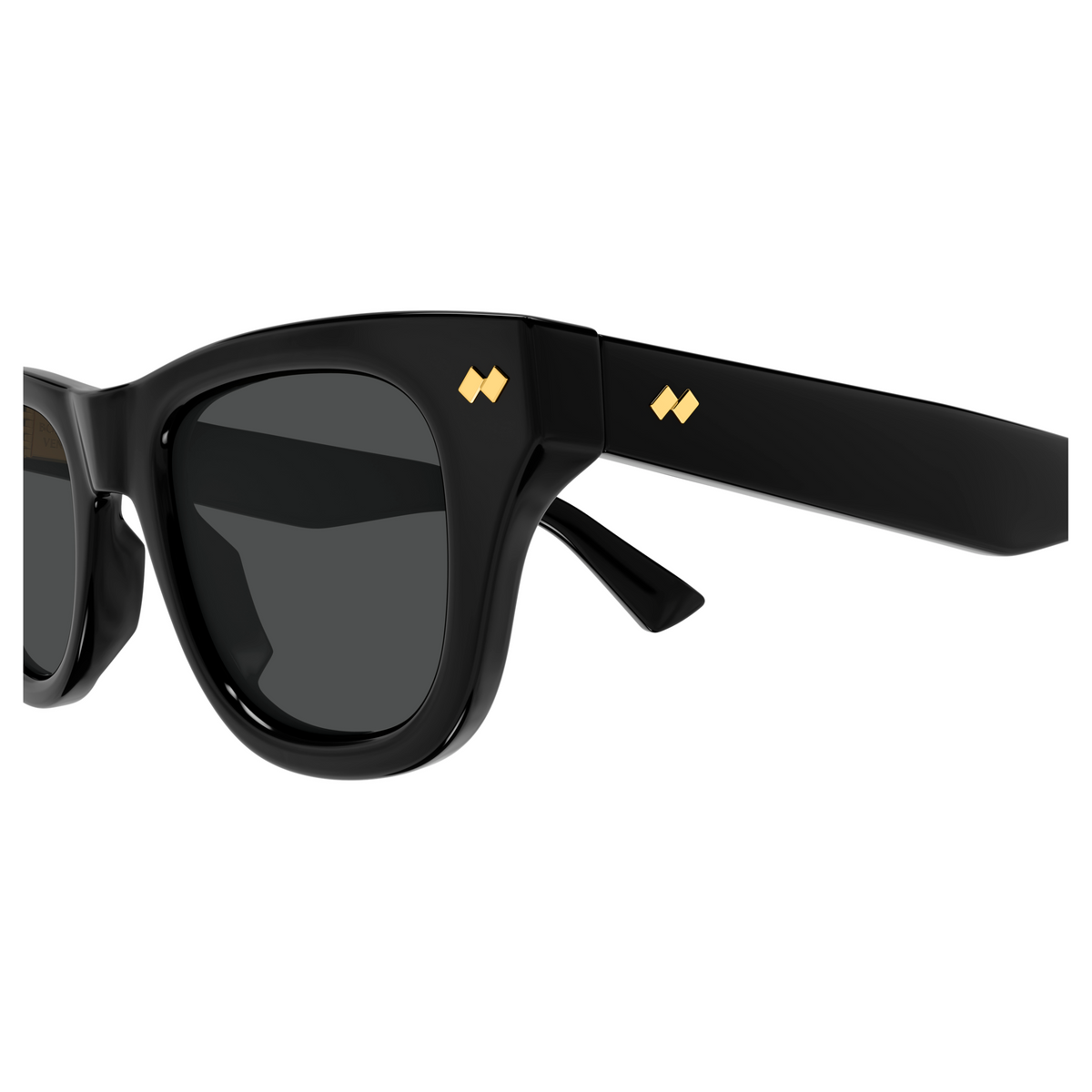 Bottega Veneta BV1486S Noir 001 en détail des branches - Les Lunettes de Pauline