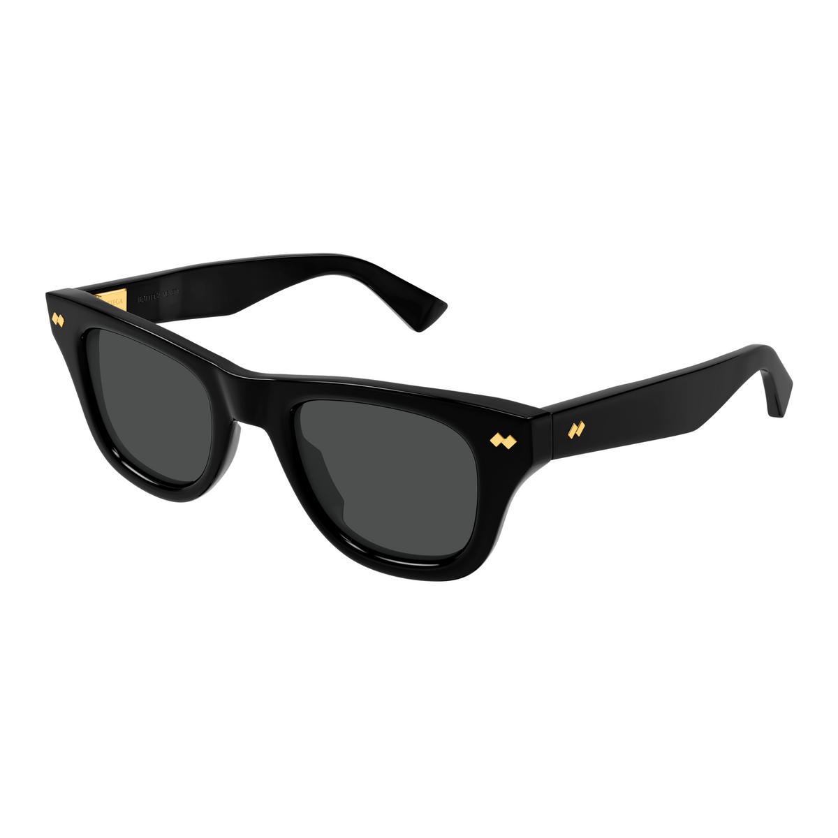 Bottega Veneta BV1486S Noir 001 de trois-quarts - Les Lunettes de Pauline