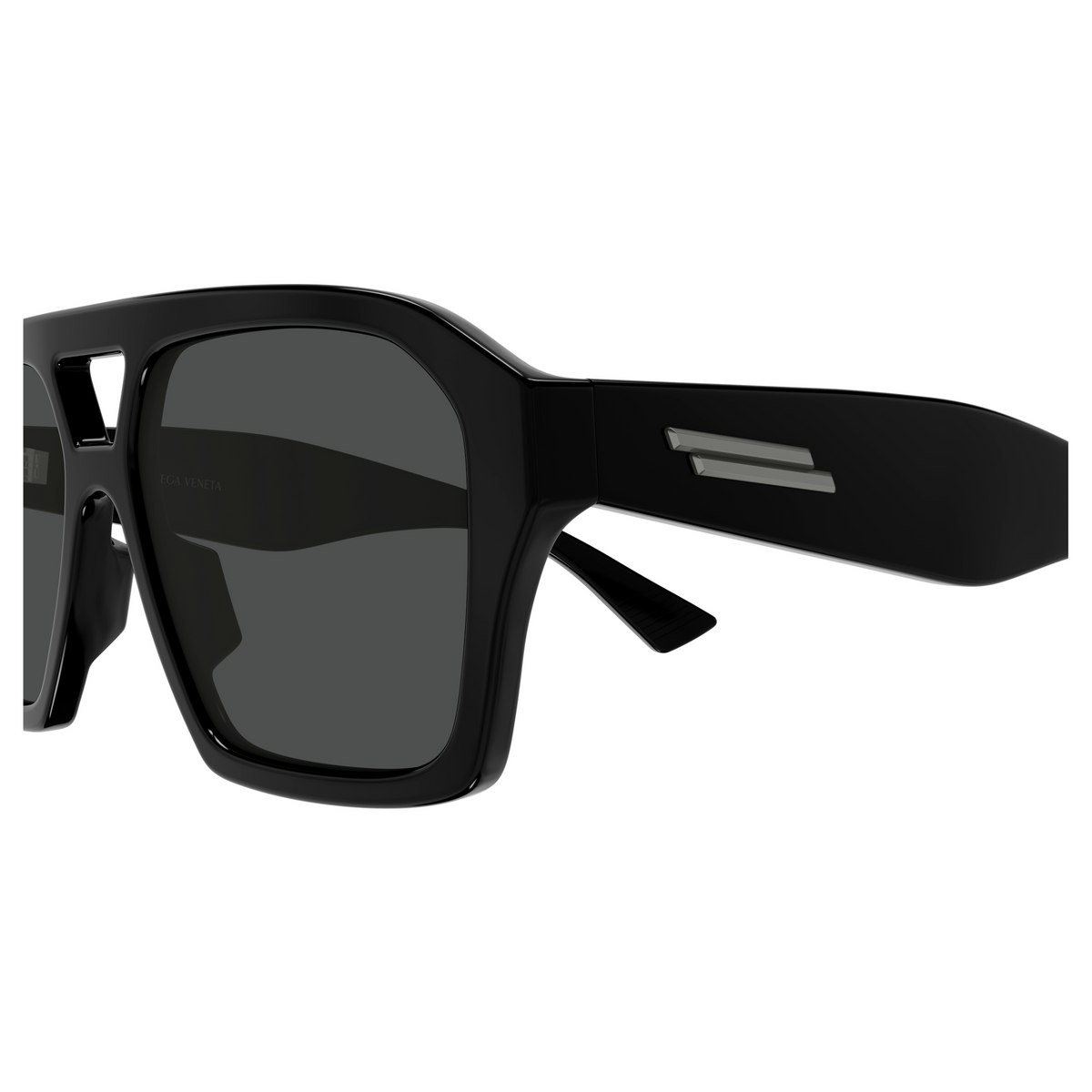 Bottega Veneta BV1501S Noir 001 en détail des branches - Les Lunettes de Pauline