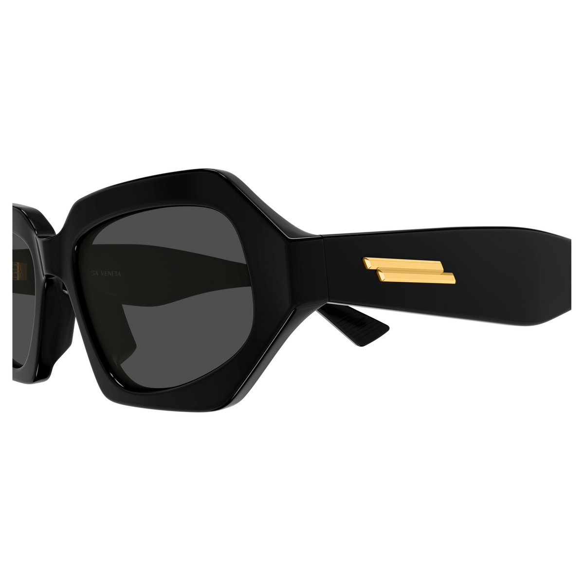 Bottega Veneta BV1502S Noir 001 en détail des branches - Les Lunettes de Pauline