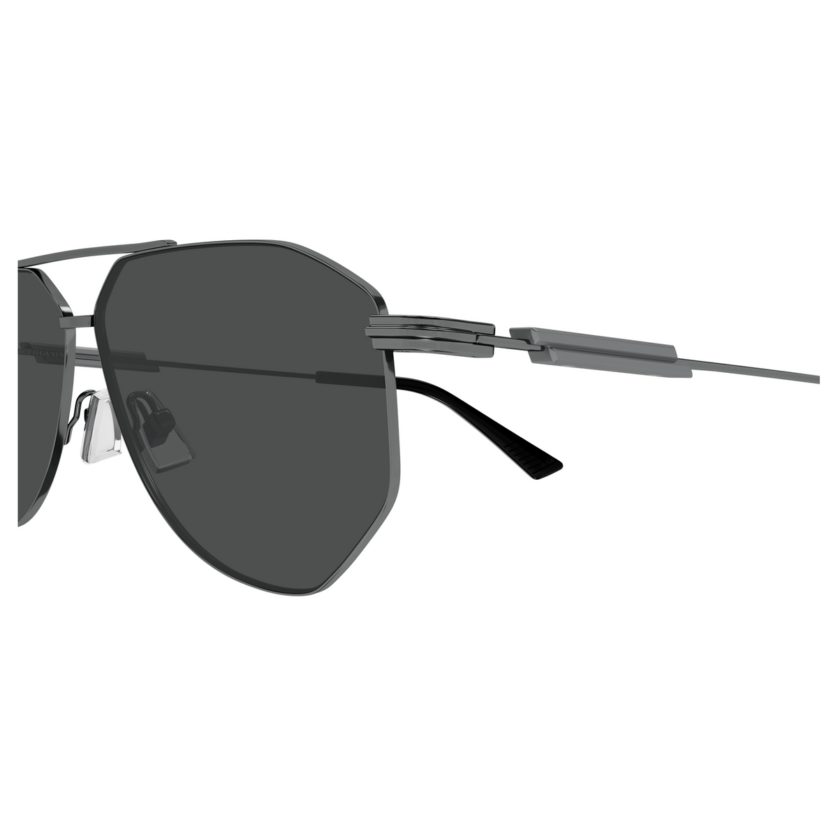 Bottega Veneta BV1508S Ruthénium 001 en détail des branches - Les Lunettes de Pauline