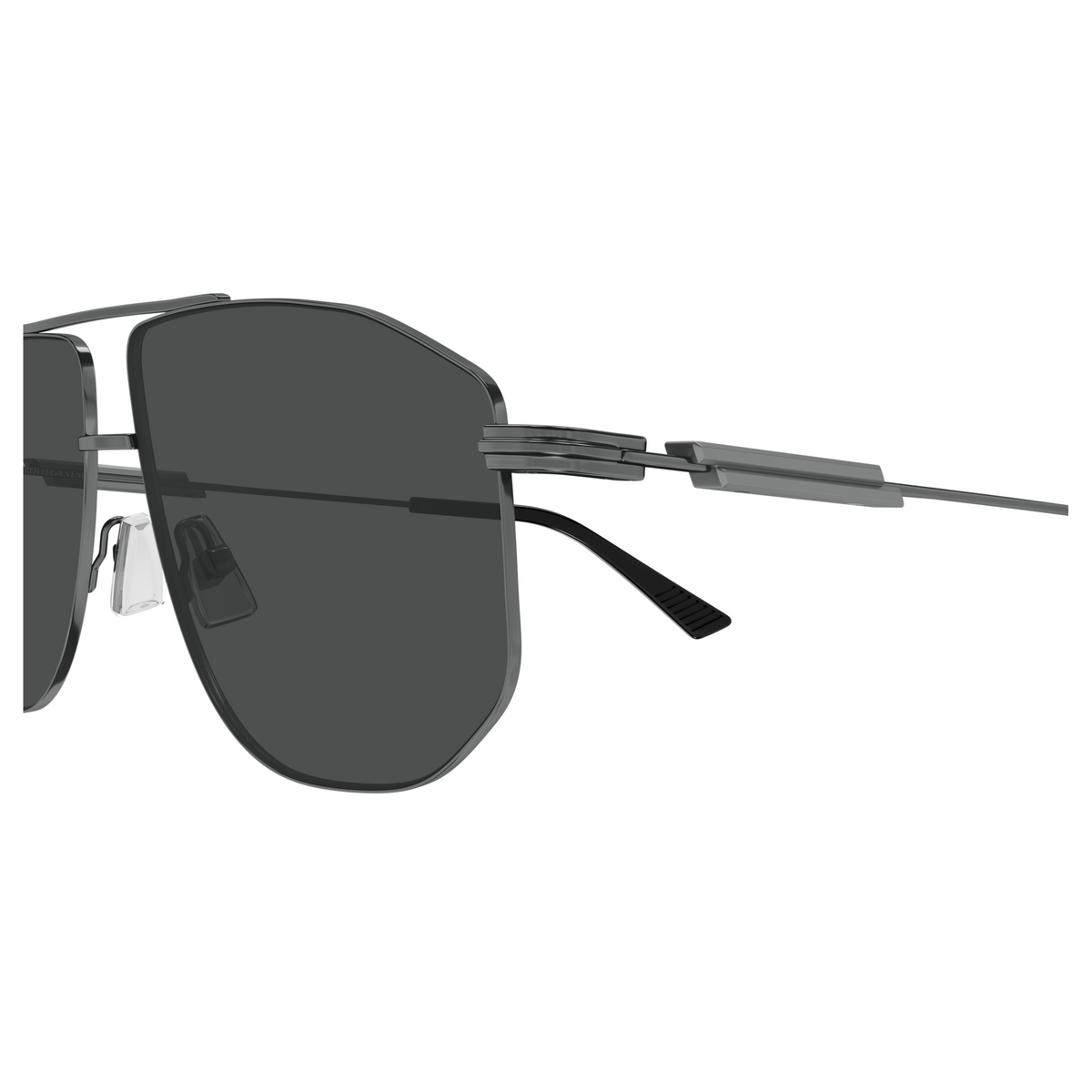 Bottega Veneta BV1509S Ruthénium 001 en détail des branches - Les Lunettes de Pauline