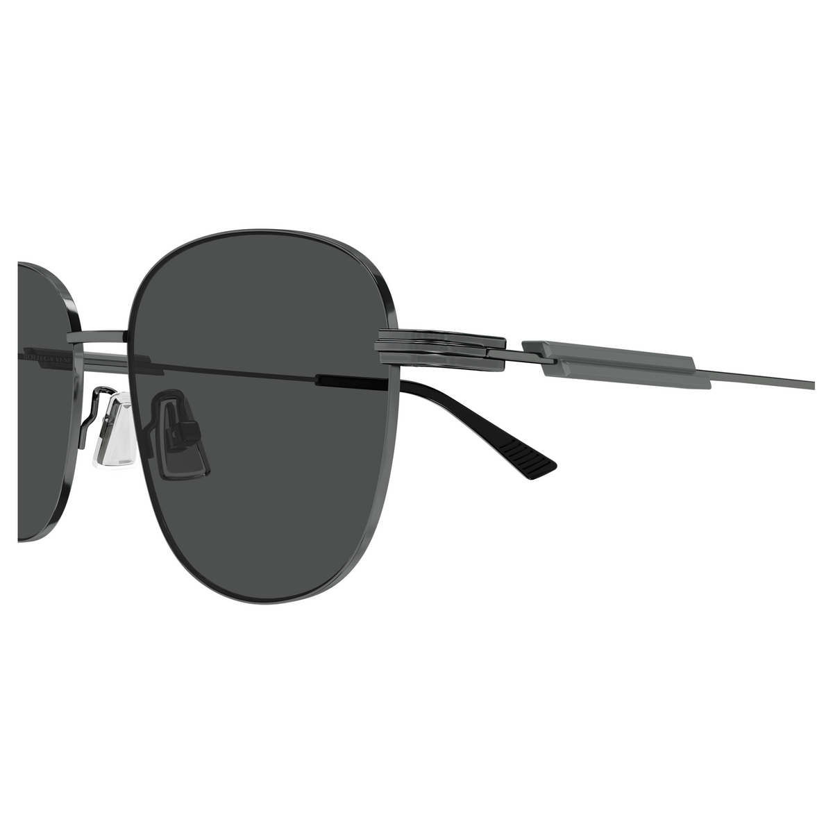 Bottega Veneta BV1517SA Ruthénium 001 en détail des branches - Les Lunettes de Pauline