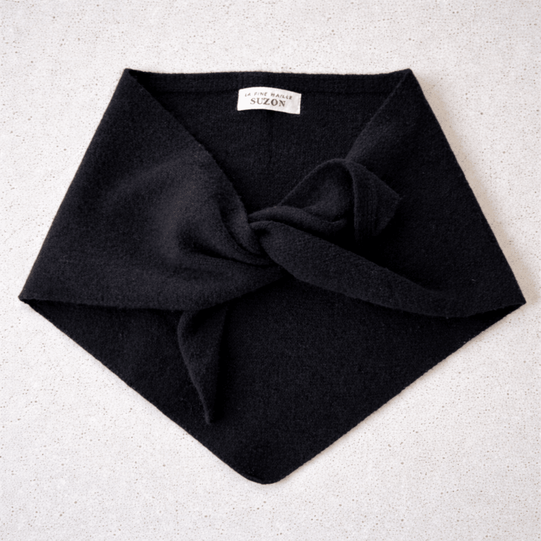 Foulard triangle SUZON 100% noir - Les Lunettes de Pauline