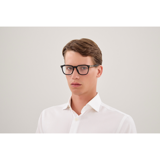 Montblanc MB0517O Noir 001 portée - Les Lunettes de Pauline