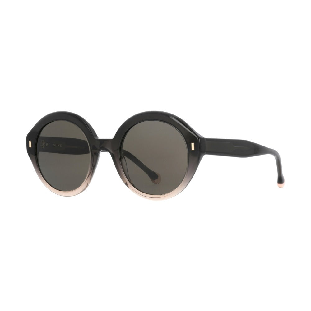 Nuxe Iconic07 Écaille Rayée Gris Rose GRRC de trois-quarts - Les Lunettes de Pauline